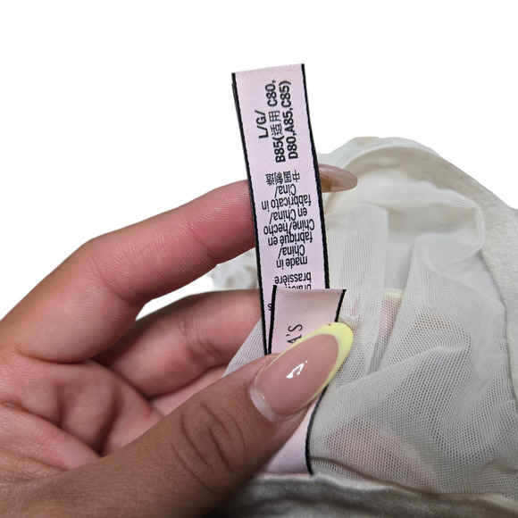 Victoria's Secret White Lace Bralette Size: L - Picture 3 of 3